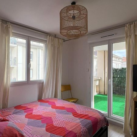 Location 3 Chambres Spacieuses Dans Appartment 2 Mn Rer Bussy Saint Georges Exteriör bild
