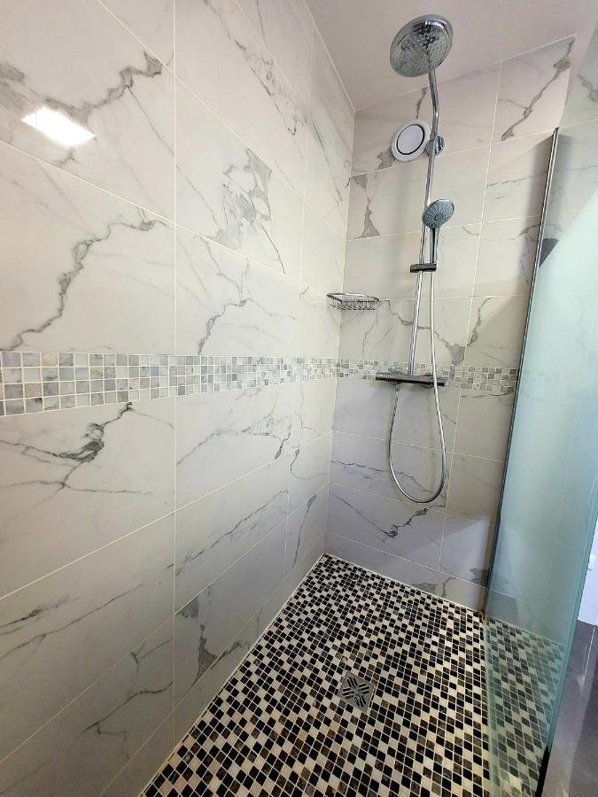Location 3 Chambres Spacieuses Dans Appartment 2 Mn Rer Bussy Saint Georges Exteriör bild