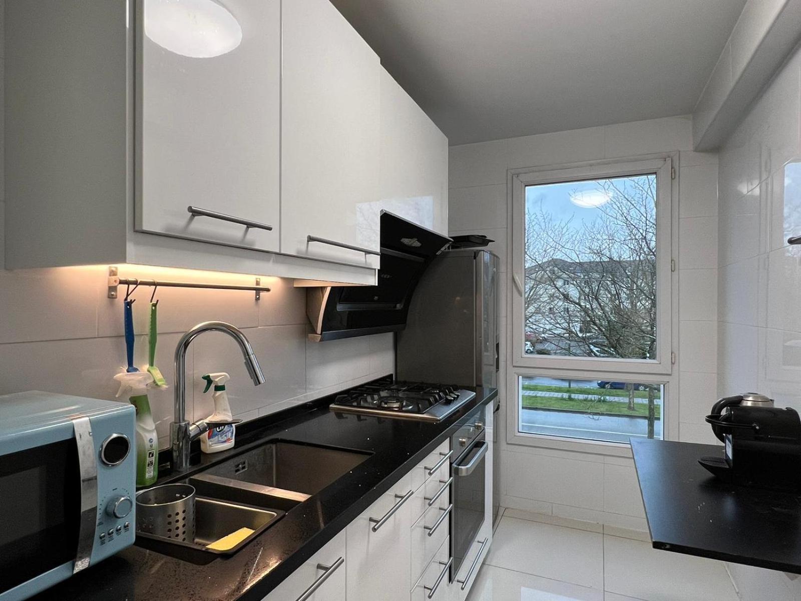 Location 3 Chambres Spacieuses Dans Appartment 2 Mn Rer Bussy Saint Georges Exteriör bild
