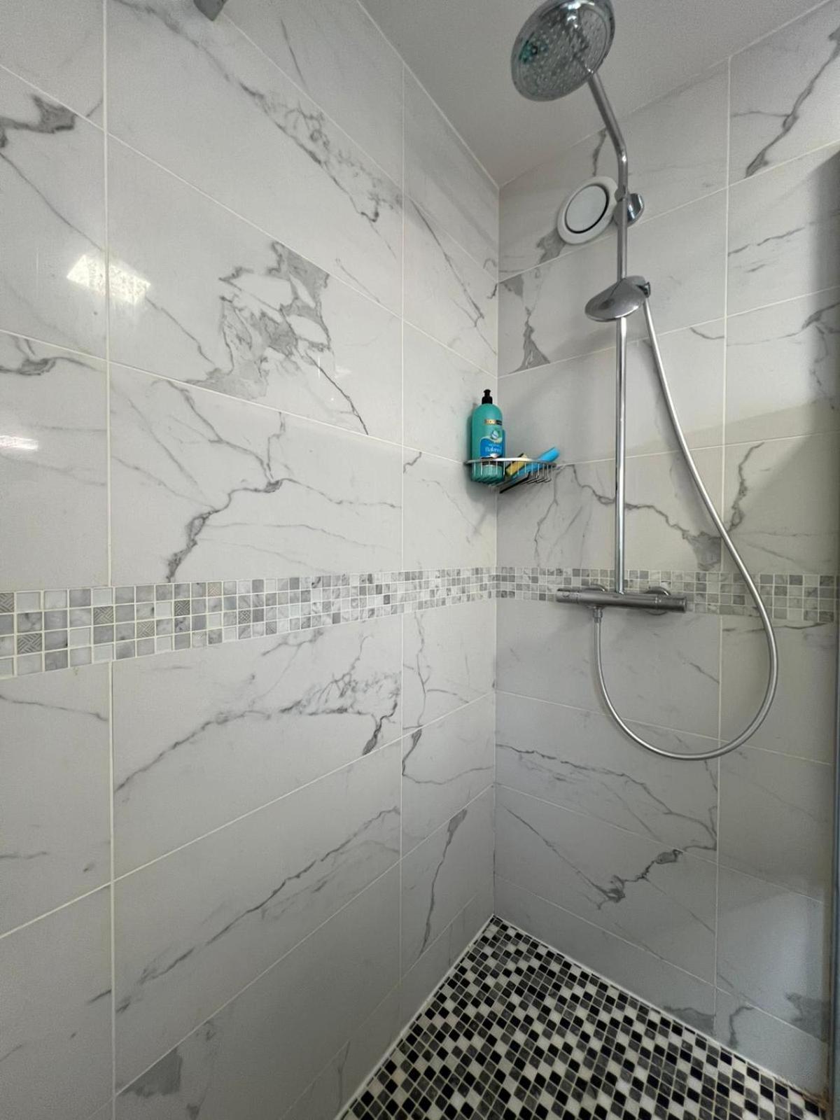 Location 3 Chambres Spacieuses Dans Appartment 2 Mn Rer Bussy Saint Georges Exteriör bild
