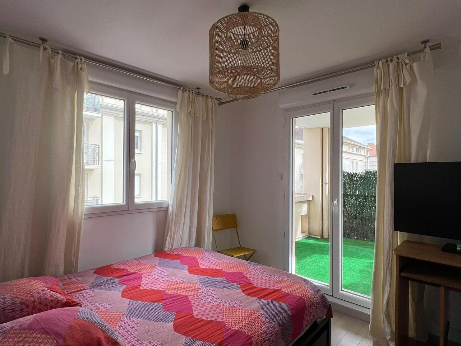 Location 3 Chambres Spacieuses Dans Appartment 2 Mn Rer Bussy Saint Georges Exteriör bild