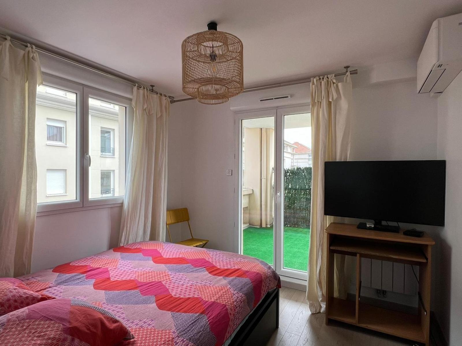 Location 3 Chambres Spacieuses Dans Appartment 2 Mn Rer Bussy Saint Georges Exteriör bild